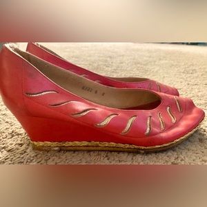 Vintage coral and gold wedges